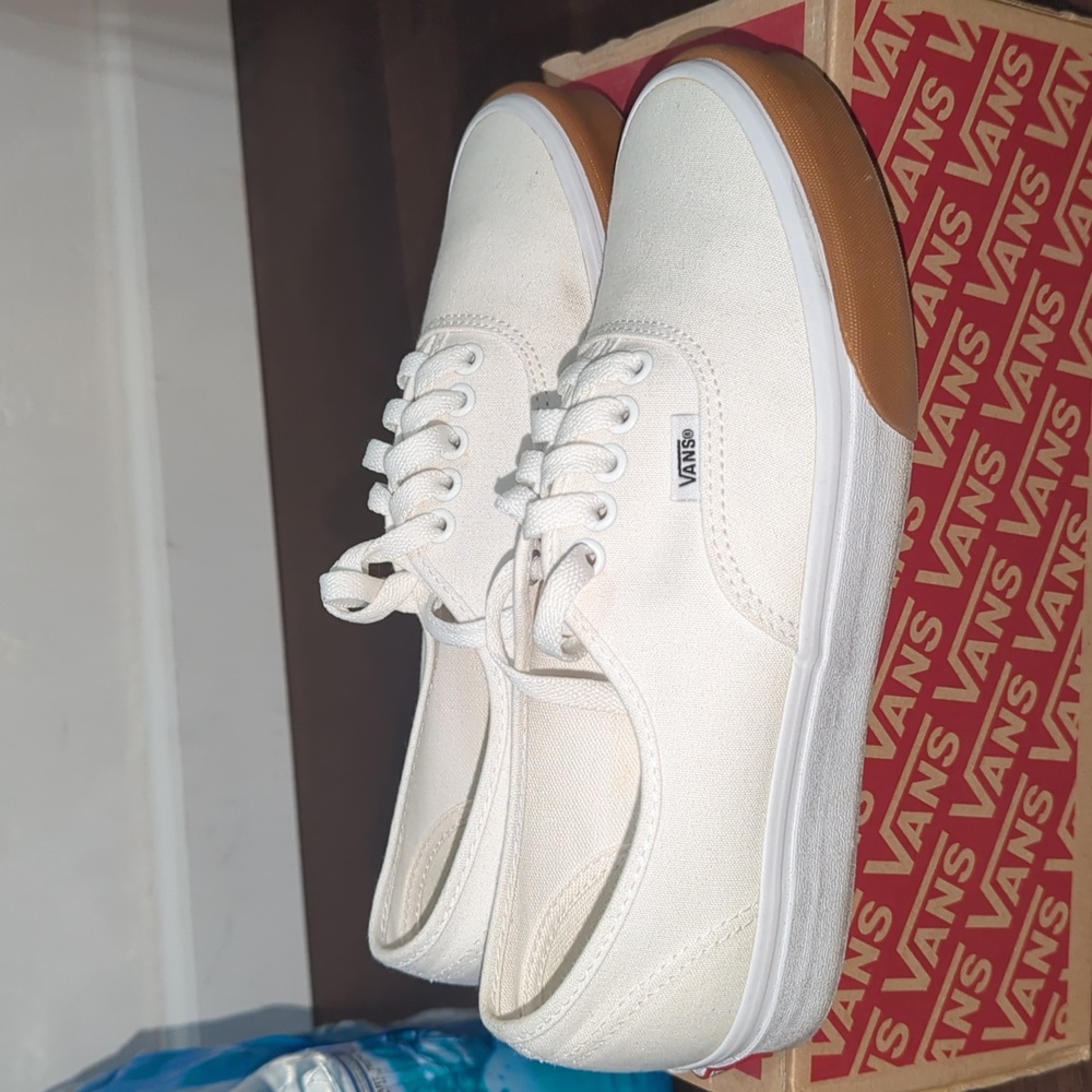 Vans - Picture 5 of 10